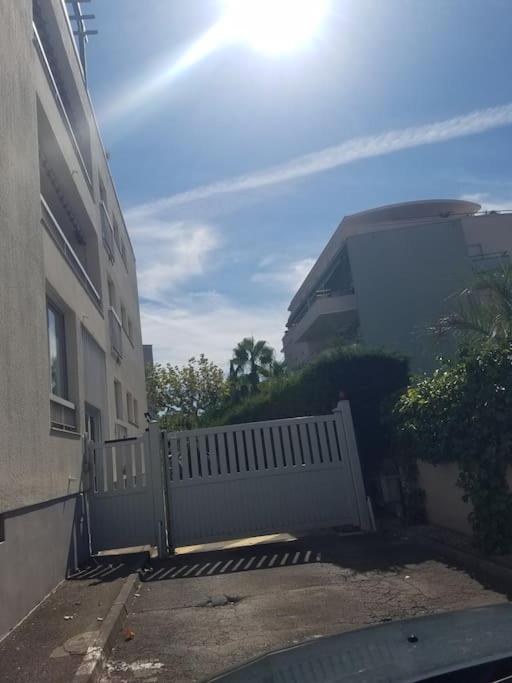 Charmant Studio Lumineux Avec Parking Prive Saint-Raphaël エクステリア 写真