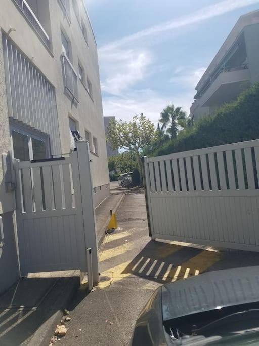 Charmant Studio Lumineux Avec Parking Prive Saint-Raphaël エクステリア 写真