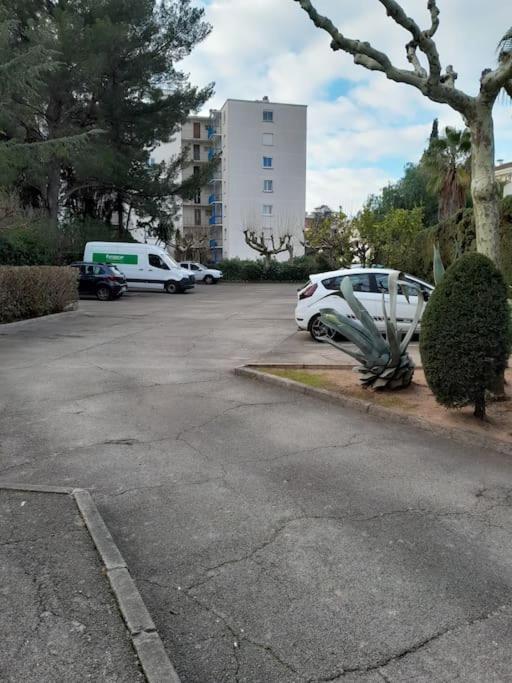 Charmant Studio Lumineux Avec Parking Prive Saint-Raphaël エクステリア 写真
