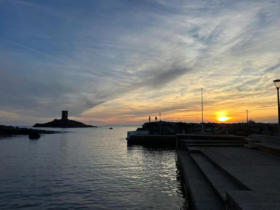 Charmant Studio Lumineux Avec Parking Prive Saint-Raphaël エクステリア 写真